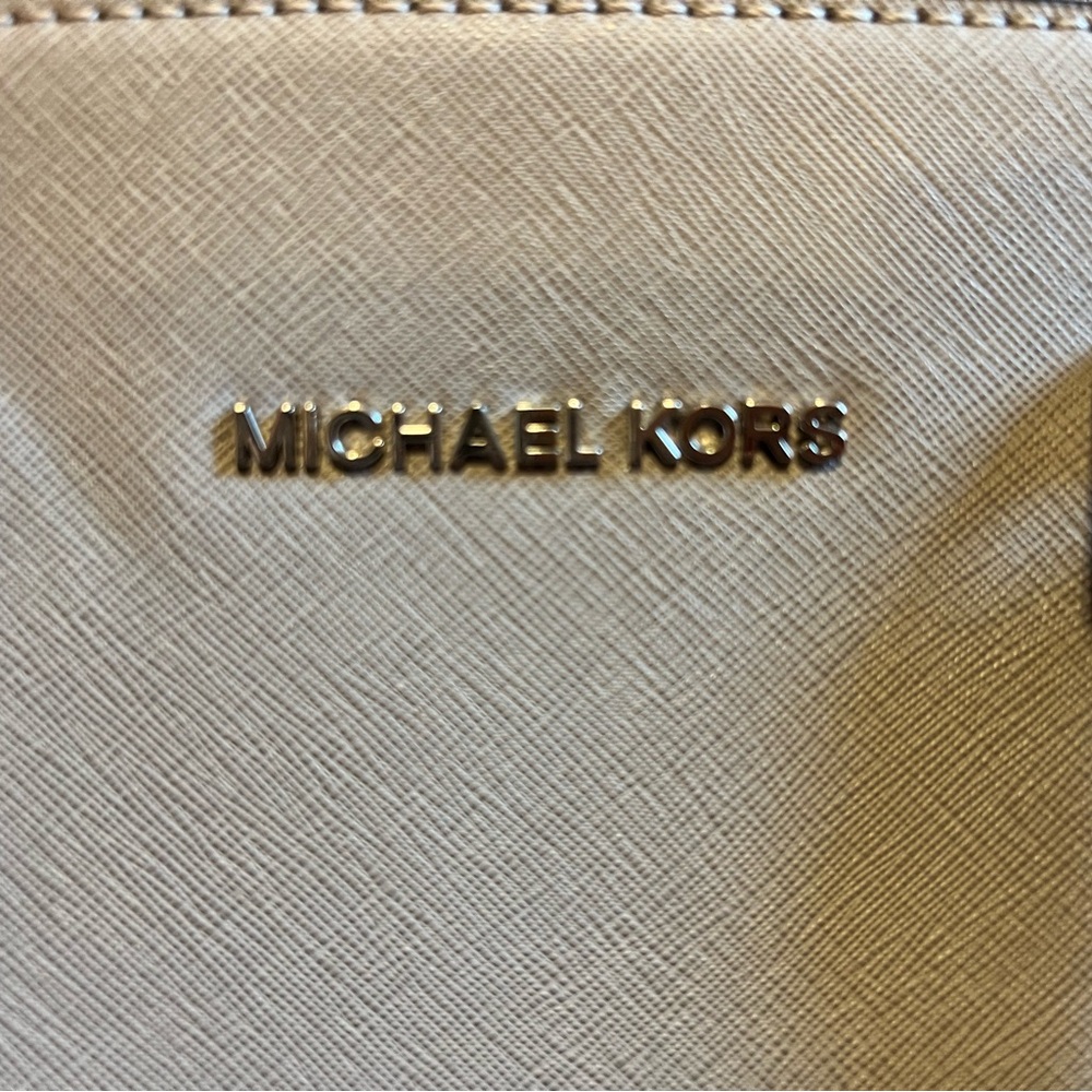 🩶 LIKE NEW 🩶 Michael Kors grey saffiano leather satchel with crossbody strap. - Picture 11 of 12